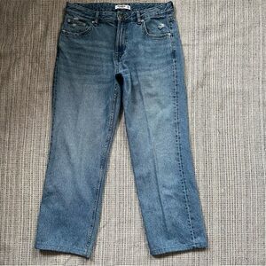 PULL&BEAR Classic Blue Distressed Light Wash Denim Cropped Ankle Jeans Size 8